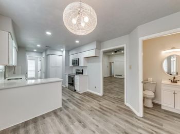 810  Serenade Lane 