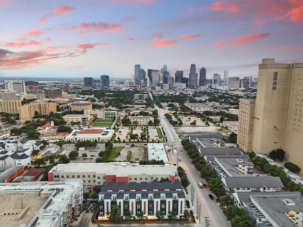 4208  Live Oak Street  105, Dallas Texas 75204