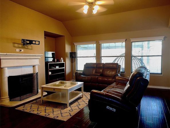 2715  Columbus  , Grand Prairie Texas 75054