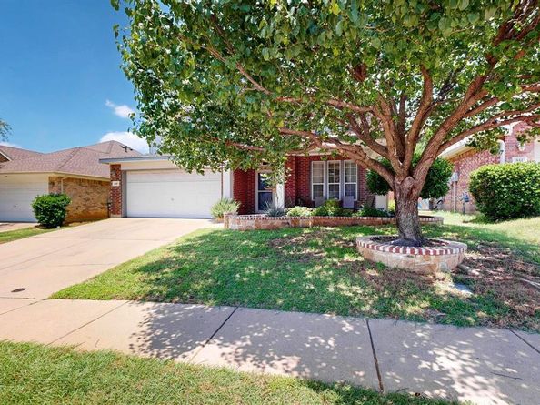 848  Ridge Point Drive , Grand Prairie Texas 75052