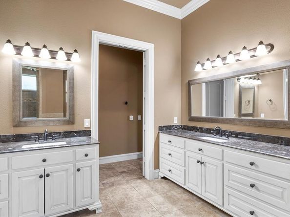 2412  Versailles Drive , Heath Texas 75032