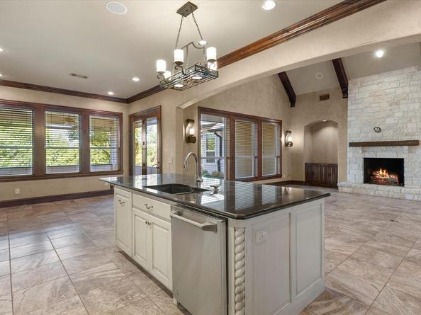 2412  Versailles Drive , Heath Texas 75032