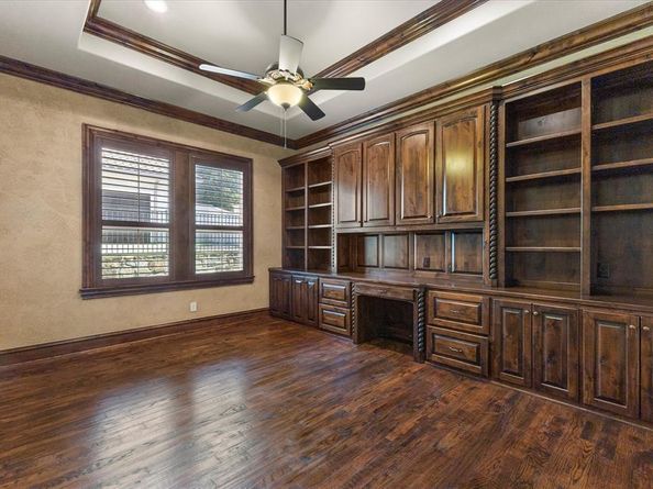 2412  Versailles Drive , Heath Texas 75032