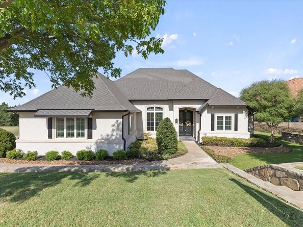 2412  Versailles Drive , Heath Texas 75032
