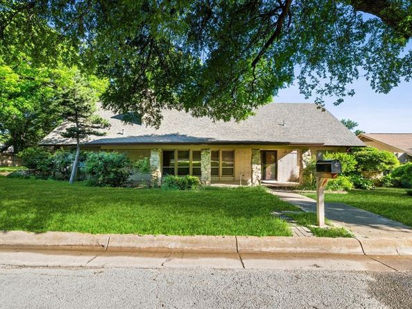5205  Blue Valley Court , Fort Worth Texas 76112