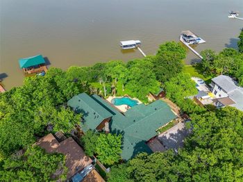 264  Shoreline Drive N