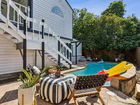 2435 W 10th Street , Dallas Texas 75211