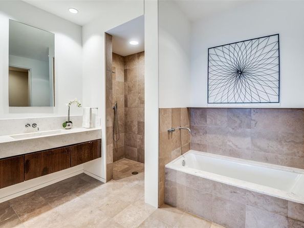 2430  Victory Park Lane  1906, Dallas Texas 75219