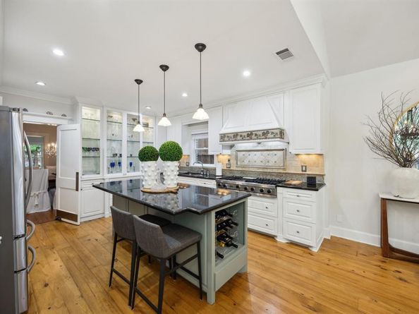 6329  Richmond Avenue , Dallas Texas 75214