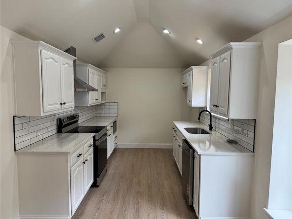 1906  Buffalo Bend Drive , Lewisville Texas 75067