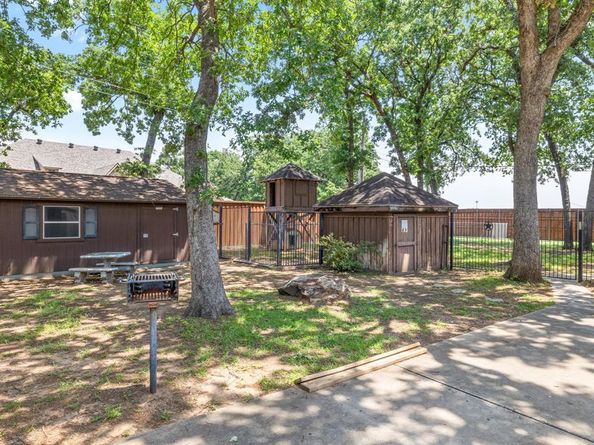 2126  Los Robles Street , Grapevine Texas 76051