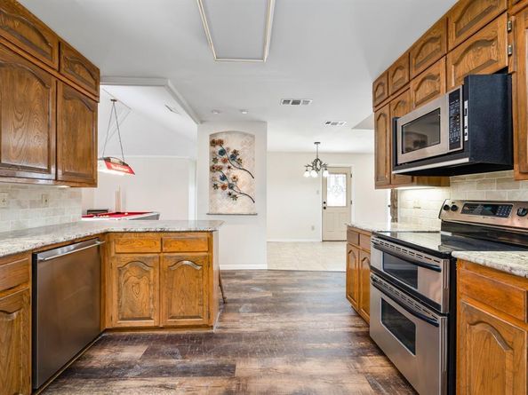 2126  Los Robles Street , Grapevine Texas 76051