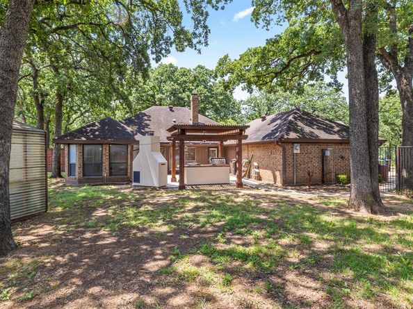 2126  Los Robles Street , Grapevine Texas 76051