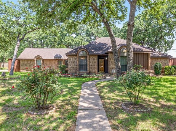 2126  Los Robles Street , Grapevine Texas 76051