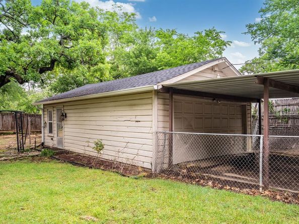 2217  Yucca Avenue , Fort Worth Texas 76111