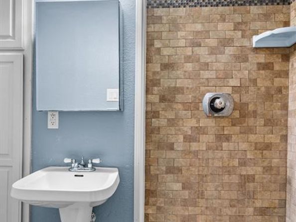 2217  Yucca Avenue , Fort Worth Texas 76111