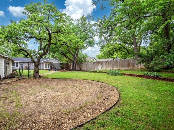 2217  Yucca Avenue , Fort Worth Texas 76111