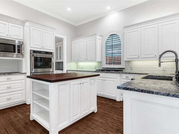 5965  GLENDOWER Lane , Plano Texas 75093