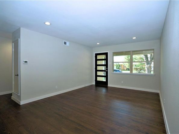 2435  Hillsboro Avenue , Dallas Texas 75228