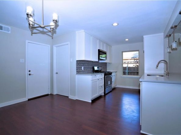 2435  Hillsboro Avenue , Dallas Texas 75228