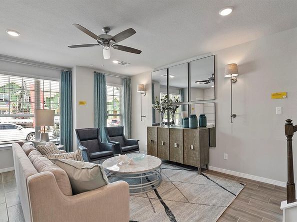 226  Wagon Spoke   13, Fort Worth Texas 76120