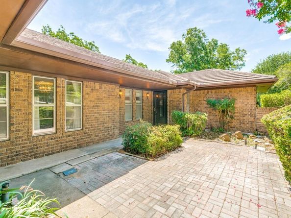 1132 N Irving Heights Drive , Irving Texas 75061