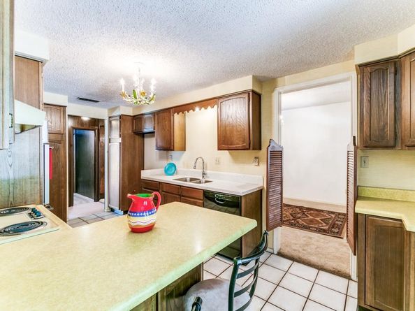 1132 N Irving Heights Drive , Irving Texas 75061