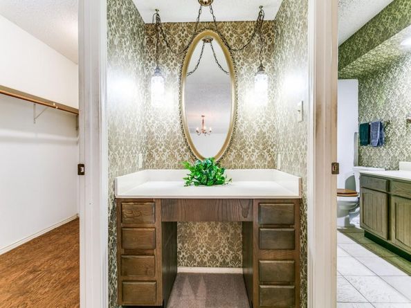 1132 N Irving Heights Drive , Irving Texas 75061