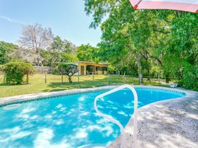 1132 N Irving Heights Drive , Irving Texas 75061