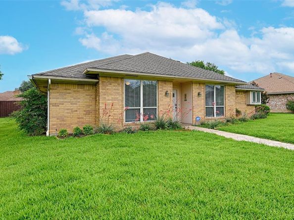 2217  Cedar Circle , Carrollton Texas 75006