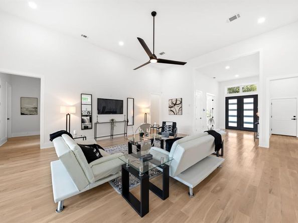 3115  GIBBS WILLIAMS Road , Dallas Texas 75233