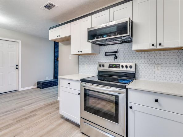 821  Sequoia Drive , Lancaster Texas 75146