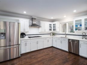 3867  Beutel Court , Dallas Texas 75229