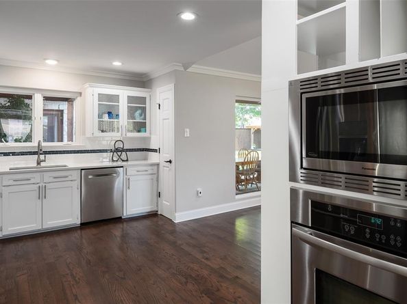 3867  Beutel Court , Dallas Texas 75229