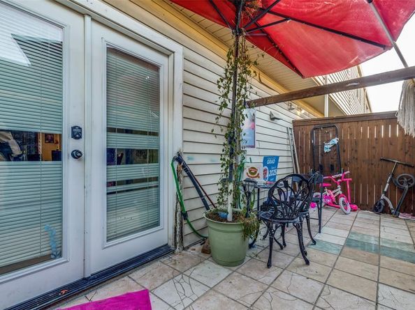 9843  Park Lane Court , Dallas Texas 75220