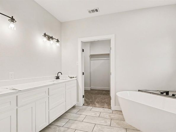 2705  12th Street , Fort Worth Texas 76111