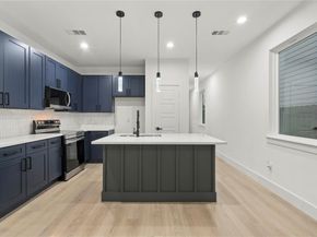 6112  Carlton Garret Street , Dallas Texas 75215