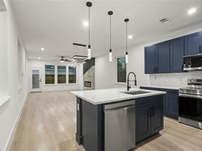 6112  Carlton Garret Street , Dallas Texas 75215