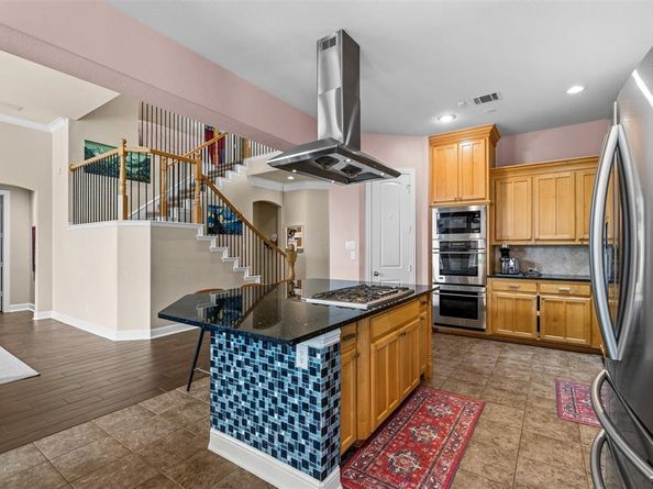 1005  High Hawk Trail , Euless Texas 76039