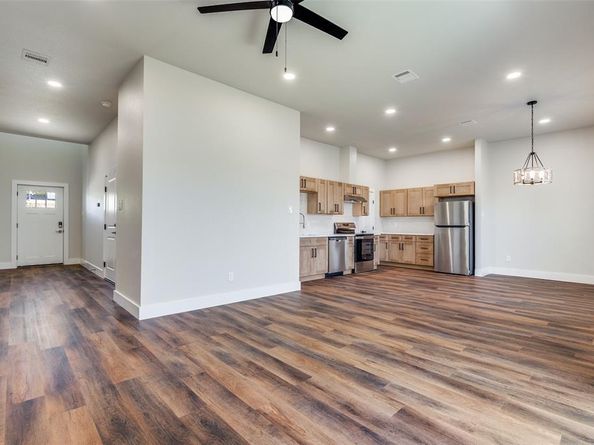 6655  Mountain Trail , Dallas Texas 75236