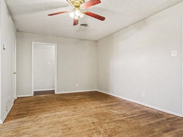 2333 S Lockhart Avenue , Dallas Texas 75228