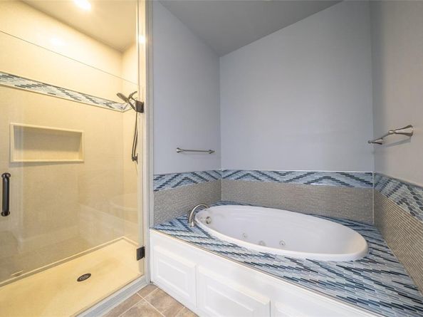 500  Waters Edge Drive  214, Lake Dallas Texas 75065