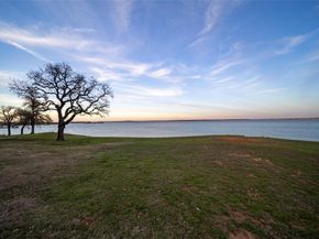 500  Waters Edge Drive  214, Lake Dallas Texas 75065