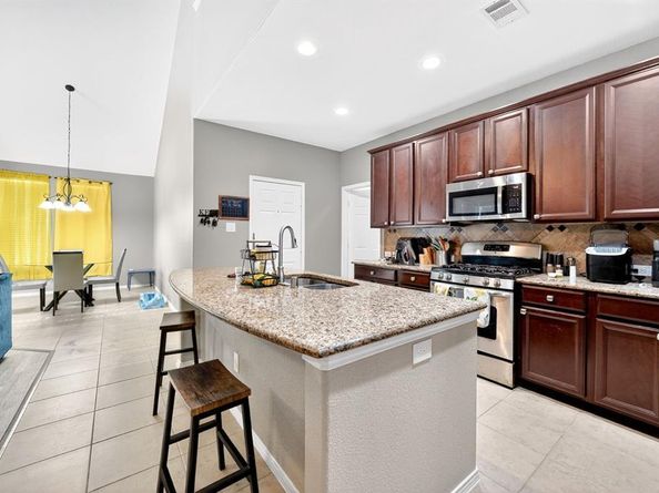 424  Castle Street , DeSoto Texas 75115