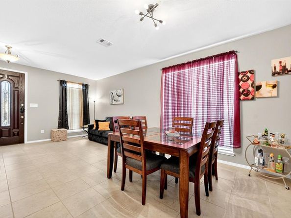 424  Castle Street , DeSoto Texas 75115