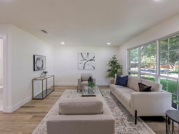 5610  Enchanted Lane , Dallas Texas 75227
