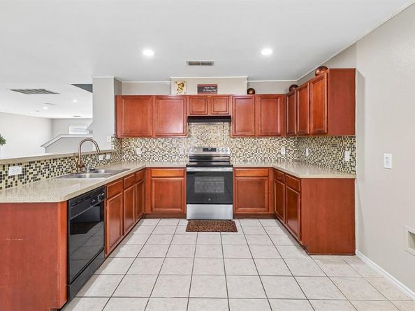 503  Angela Lane , Euless Texas 76039