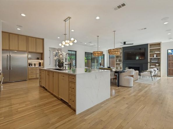 1606  Old Gate Lane , Dallas Texas 75218