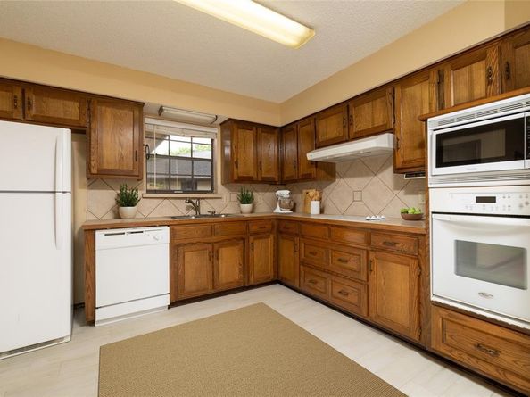 1211  Brookfield Lane , Mansfield Texas 76063