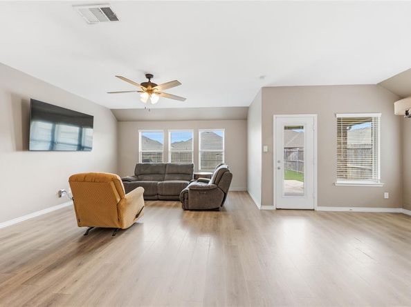 527  Francis Lane , Royse City Texas 75189